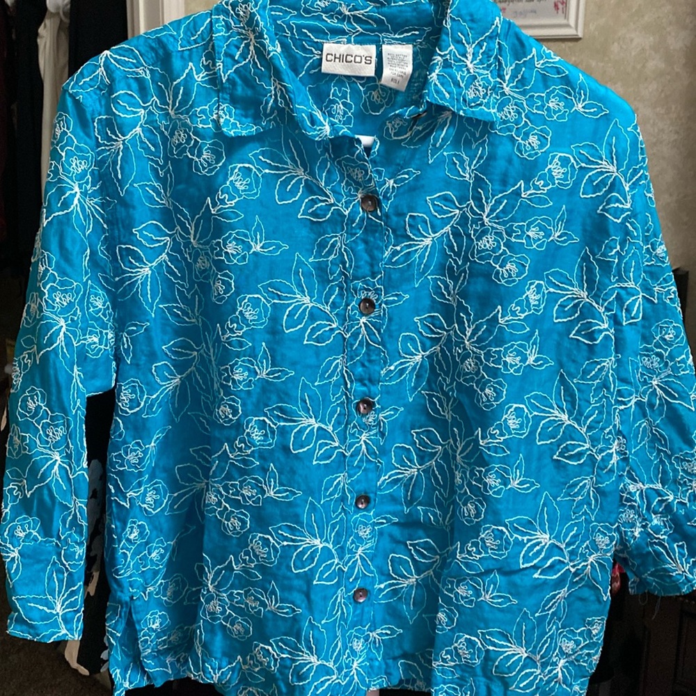 Chico Blouse Turquoise and white 80%cotton/20%silk 3/4 length button sleeve